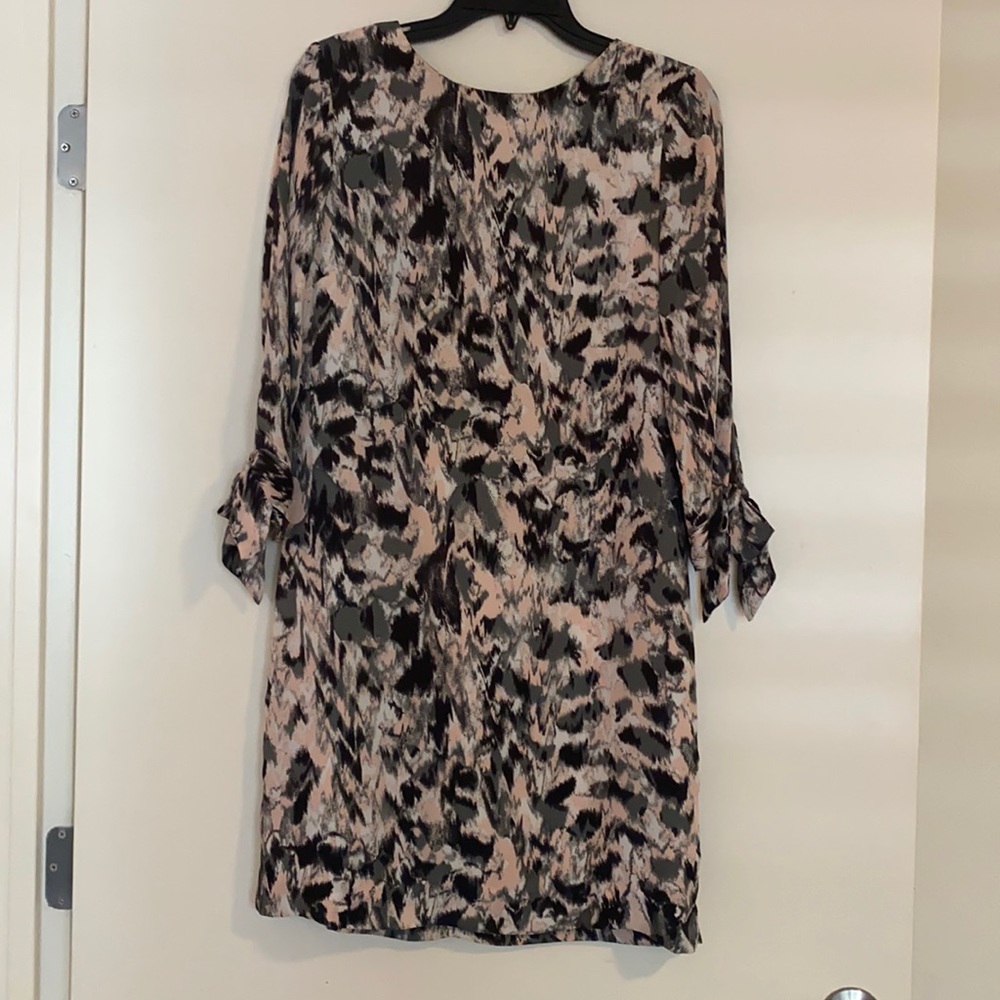 Long sleeves dress with straps on the wrist